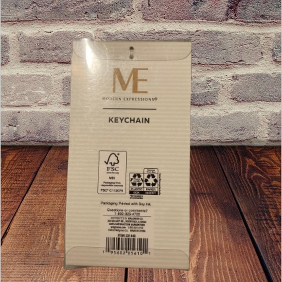 New Letter R Keychain - Picture 4 of 4